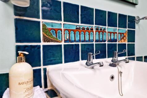 Bathroom sink.jpg
