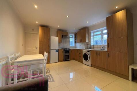 Runneymede Gdns -Kitchen.jpg