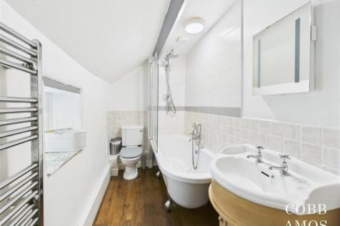 CAM02803G0-PR0220-STILL024 bathroom 3.jpg