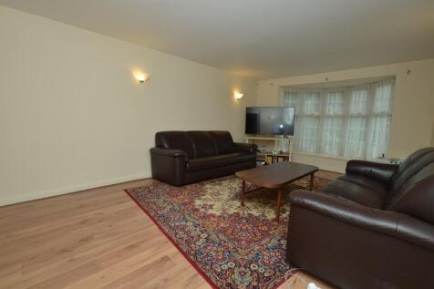 Hazelwood, Loughton, IG10 photo 3