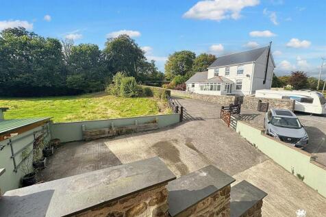 WhatsApp Image 2025-09-29 at 11.28.09 (1).jpg