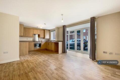 Open Plan Living &amp; Kitchen With Access To Outside