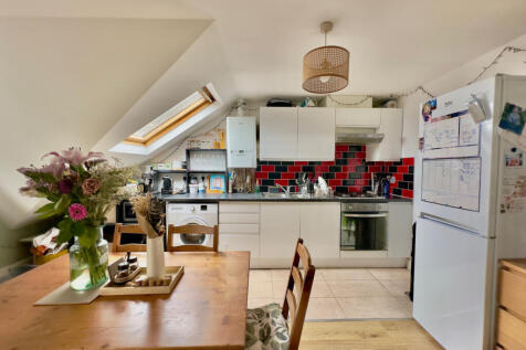 2 BED FLAT FOR RENT - LUCIEN ROAD, TOOTING, LONDO