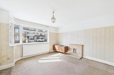 3 - 3 Bedroom Semi-Detached House with Garage.jpg