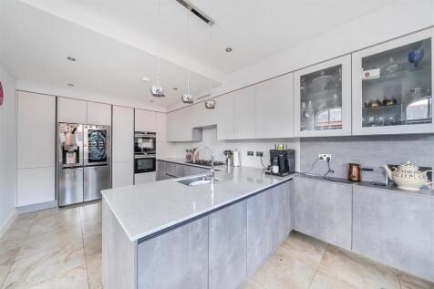 Living Room/Open Plan Kitchen/Diner: