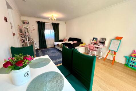 Taylor Walk, Stafford, ST17 9LP photo 3