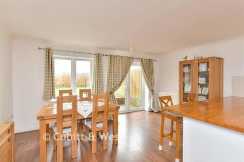 Kitchen/ Dining Room