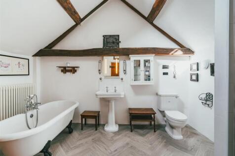 Master En-Suite Bathroom