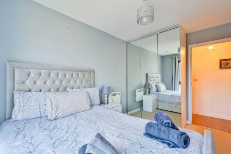 2 bed flat/apartment for rent in Guildford Road, Woking, GU22