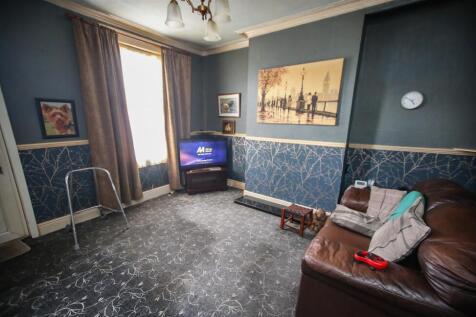 FRONT FACING LOUNGE
