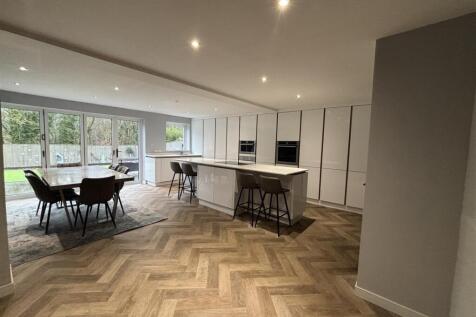 Kitchen and dining room 2.jpeg