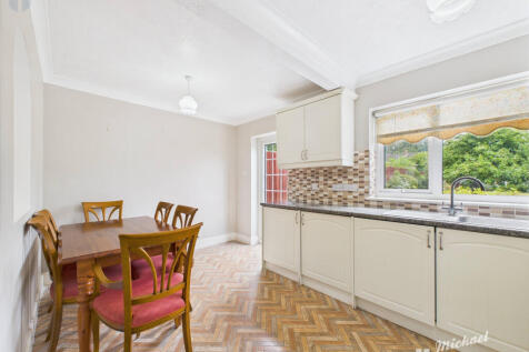 CAM03218G0-PR0723-STILL009