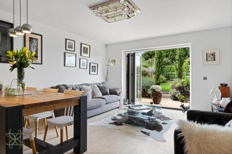 Kitchen/ Living Room