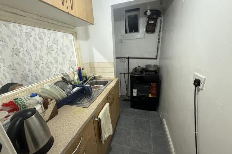 Moorbottom Road, HUDDERSFIELD photo 5