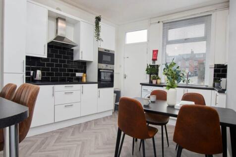 Wetherby Grove (Room 5), Burley, Leeds photo 3