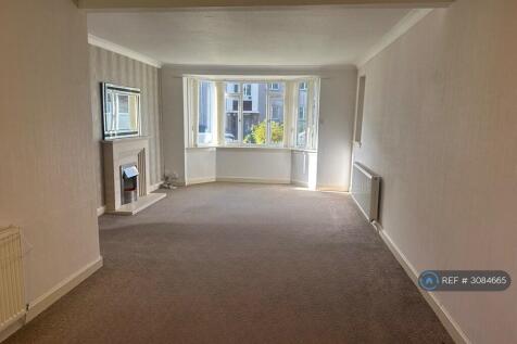 Castle Court, Glasgow, G77 photo 4