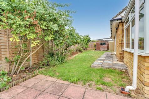 16 LONGFIELD CLOSE INSIDE-11.jpg