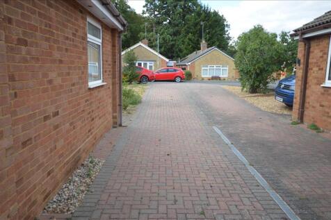 The Paddock, Raunds, Northamptonshire, NN9 photo 3