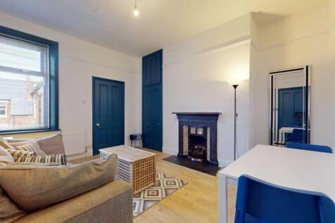 3-bed flat on Warton Terrace, Heaton, Newcastle Upon Tyne, £1,300/mo