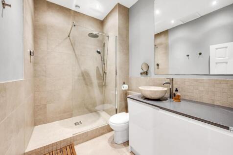 Flat 1, 59 Barrowgate Road-14.jpg