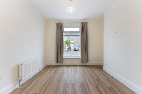 Westbury Road, Cranbrook, Ilford, Greater London photo 4
