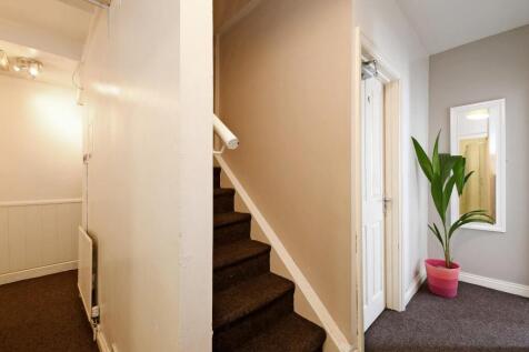 100 Milton Street, 1st floor landing.jpg