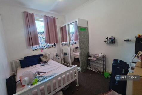 Room 2 Double Bedroom 950 Pcm