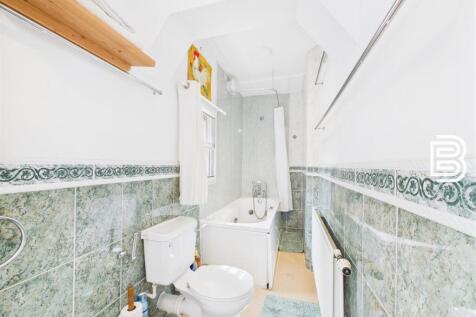 1st Floor Bathroom.jpg