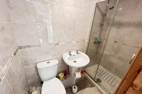 ENSUITE SHOWER ROOM