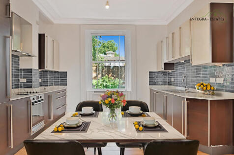 Staged Dining room-min