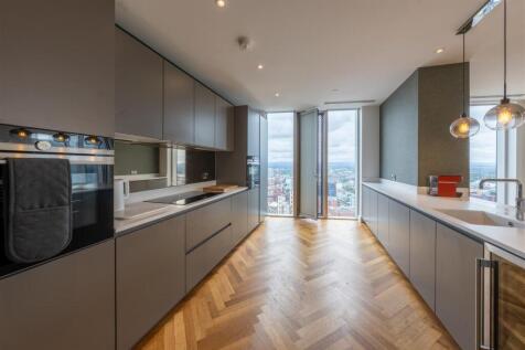 3 bed, 3 bath Apartment in Manchester - Photo 4