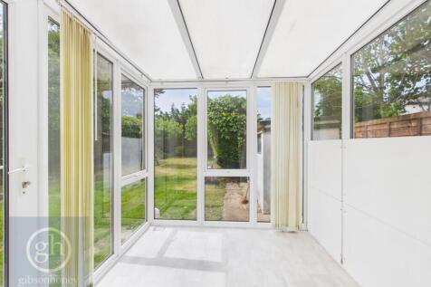 Manor Close, Ruislip photo 4