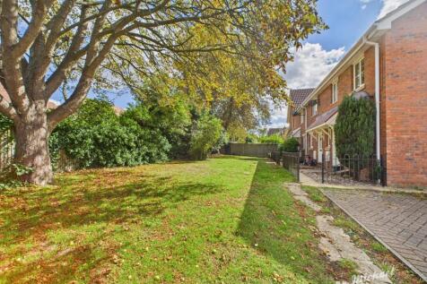 CAM02773G0-PR0353-STILL026