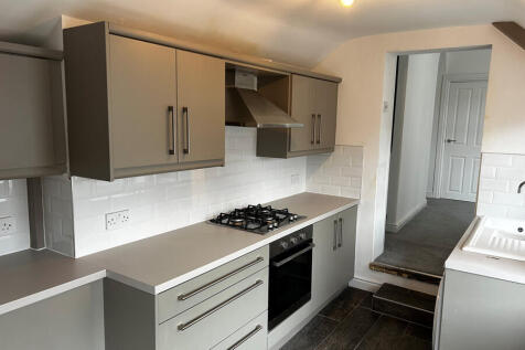 75 Oldham Road, Grasscroft, OL4 4JF photo 3