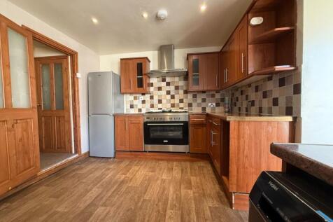 Call 02920 668585 to secure your viewing _4