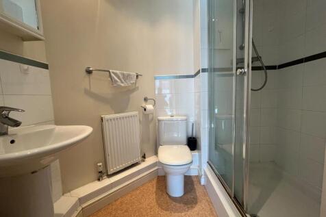 ensuite.jpg