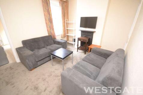 3-bed terraced on Blenheim Gardens, Reading, £2,100/mo