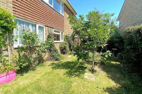 60 Gwyneth Grove - Garden2.jpg