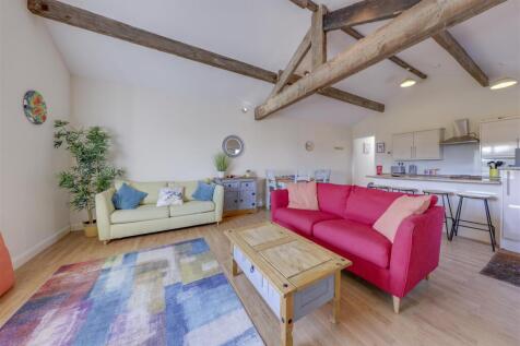 Open Plan Lounge / Kitchen