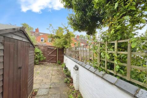 St. James Park Road, Northampton, Northamptonshire, NN5 photo 4