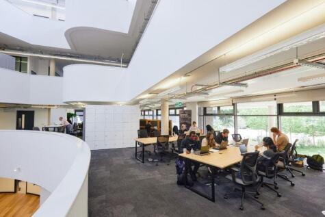 11 iCentrum  Hot Desking1.jpg