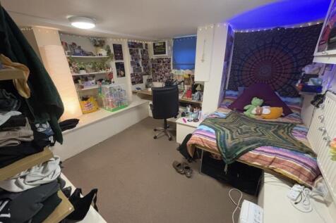 Ashville Terrace, Hyde Park, Leeds photo 2