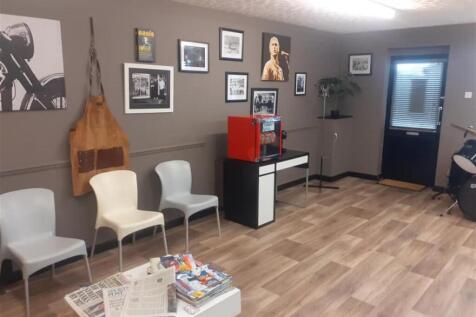 Hairdresser / Barber Shop for sale Image 3