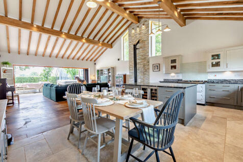 8699002-interior1...