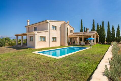 Well-tended garden with pool