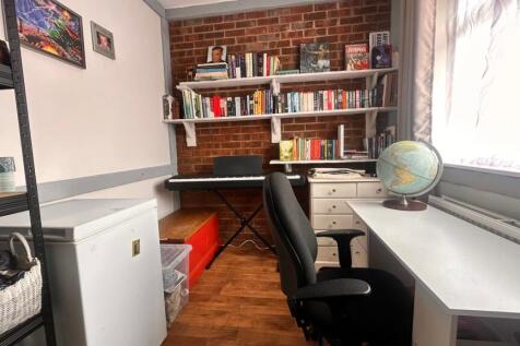 STUDY/BED 4