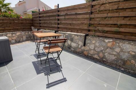 Coastal 3 bedroom resale villa + furnished + air conditioning + sea views + ready to move in!  Image 9999 25
