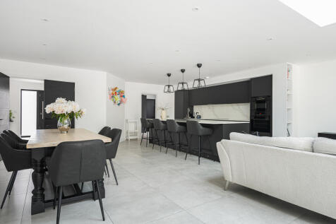 Kitchen/Family/Diner