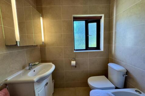 En-Suite Bathroom