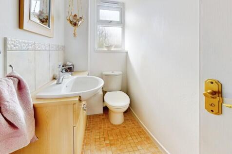 f68e43d7-Bathroom...